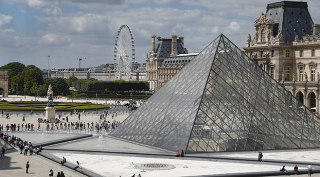 Louvre Müzesi 3,5 ay aranın ardından yeniden açıldı