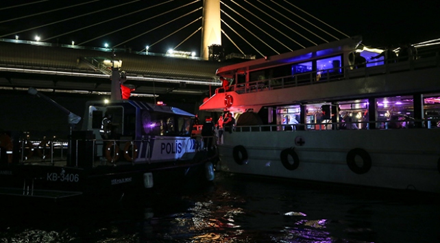 İstanbul’da teknelerde  COVID-19  önlemlerini denetledi
