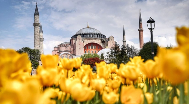 Ayasofya Camii . 24 Temmuz’da Kuran-ı Kerim tilaveti ile ibadete açılacak