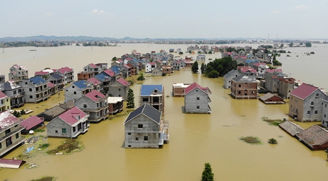 Çin’de sel felaketi milyonlarca kişiyi etkiledi