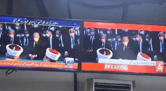 Ayasofya’da cuma namazı, Pakistan haber kanallarında canlı yayınlandı