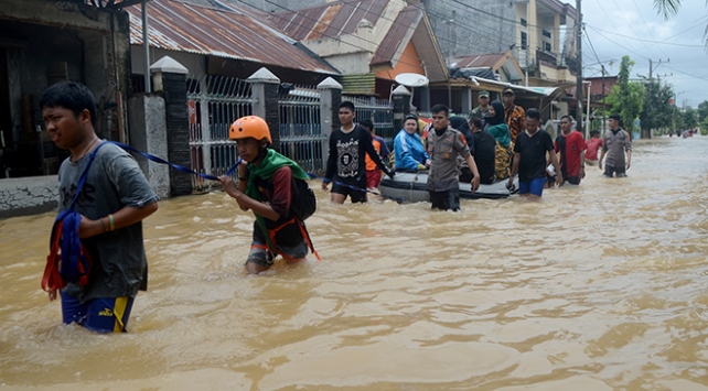 Endonezya’da selden dolayı 1 kişi öldü