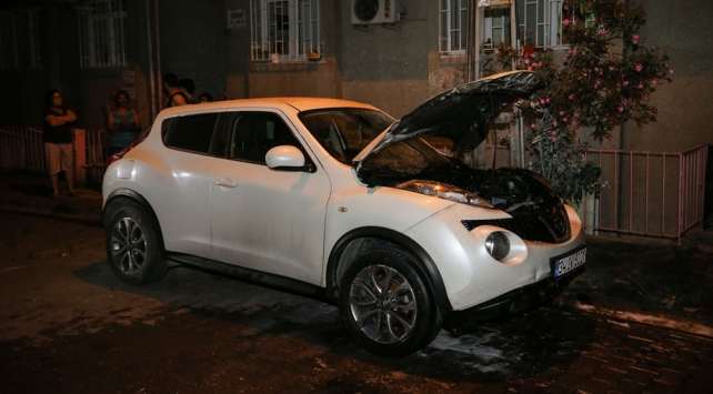 İstanbul’da park halindeki araç yandı