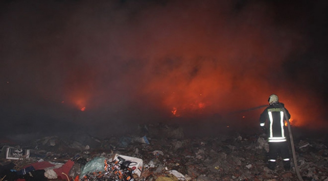 Salihli ilçesindeki çöp depolama alanında yangın Çıktı
