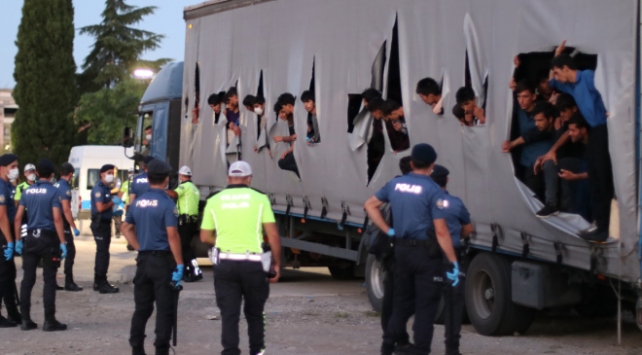 Samsun’da bir tır dorsesinde çok sayıda sığınmacı yakalandı