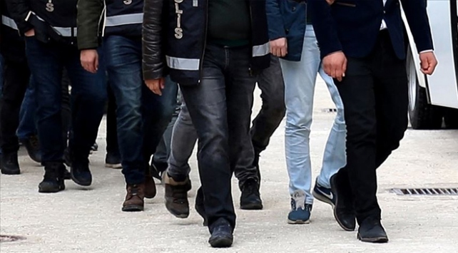 İzmir merkezli 13 ilde FETÖ operasyonu: 26 gözaltı