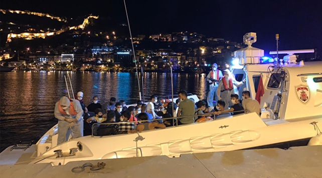Antalya’da bir teknede 120 sığınmacı yakalandı
