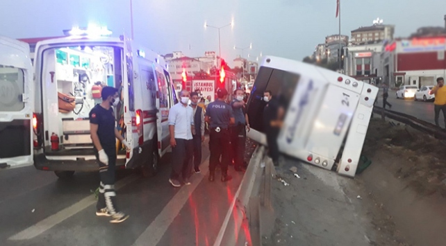 İstanbul’da yolcu otobüsü devrildi: Yaralılar var