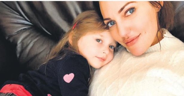 Meryem Uzerli ve Kızı