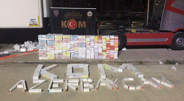 Antalya’da 26 bin 880 paket kaçak elektronik sigara kartuşu ele geçirildi