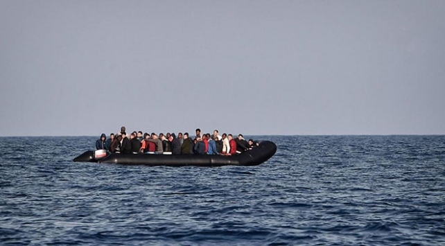 Tunus açıklarında 15 düzensiz göçmen yakalandı