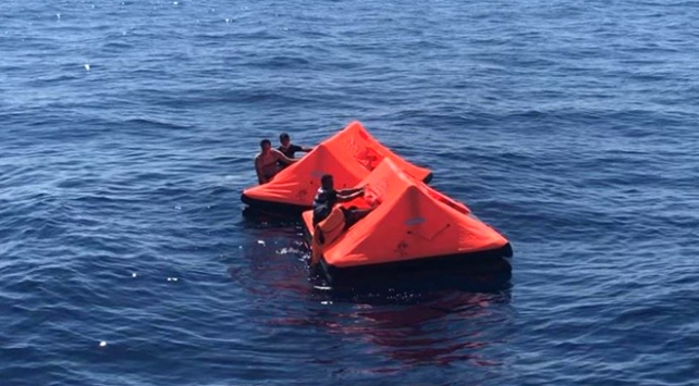 İzmir’de Türk kara sularına bırakılan 25 sığınmacı kurtarıldı