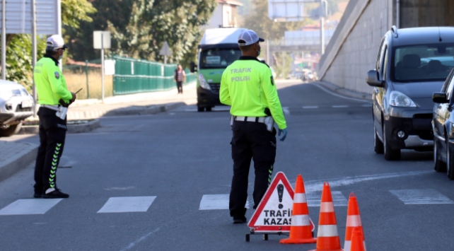 Alkol denetimlerinde 2 bin sürücü belgesine el konuldu