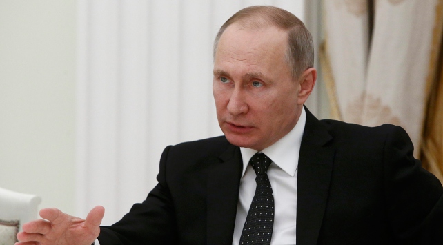 Putin, ABD’nin yeni başkanını tebrik etmek için “resmi sonuçları” bekliyor