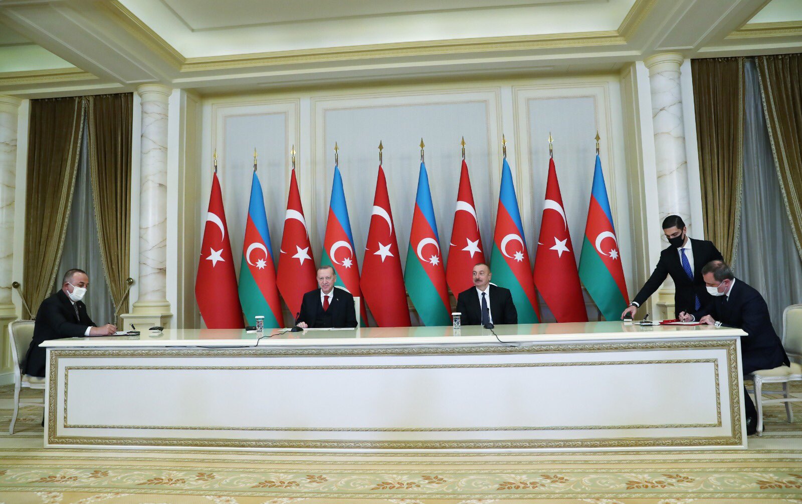 Türkiye Azerbaycan arası seyahatte kimlik kartı yeterli olacak!