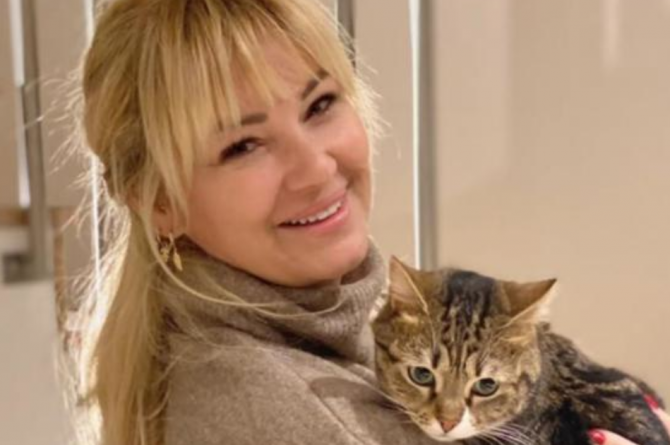 Pınar Altuğ dudaklı maskesiyle dikkat çekti!