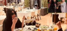 Türk müziğinin kraliçesi Sanatçı  Bülent Ersoy ile yakın dostu ünlü iş kadını Sevim Aydın, iftar yemeğinde bir araya geldi.