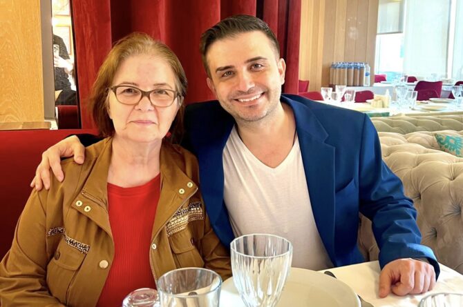 Ünlü İş adamı Süleyman Lami uyar , Anneler Günü dolayısıyla bir mesaj yayınladı.