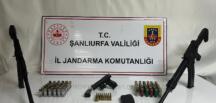 Şanlıurfa’da Ruhsatsız Silah Operasyonu: 5 Gözaltı, Çok Sayıda Silah Ele Geçirildi