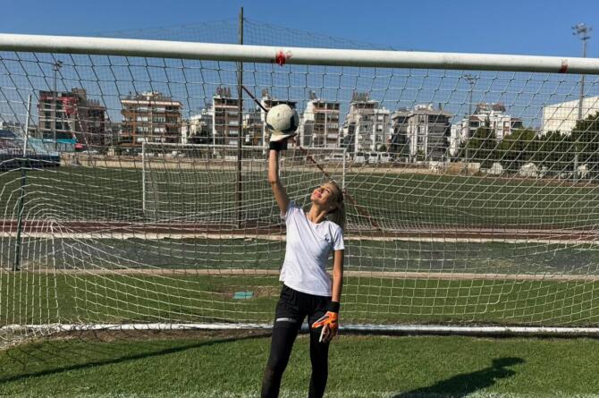 Nevide Çiçek, Süper Lig ve Sosyal Medyada Fırtına Gibi Esiyor!