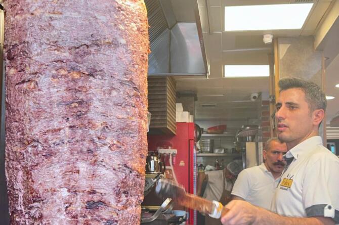 Dönerin Sırrı Cüneyt Yıldız’da: Türkiş Kafe Restoran Lezzetiyle Büyüyor