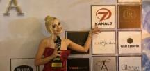 KANAL 7’NİN ZERHUN YILDIZI NEVİDE ÇİÇEK’E “YILIN EN İYİ ÇIKIŞ YAPAN KADIN OYUNCUSU” ÖDÜLÜ!
